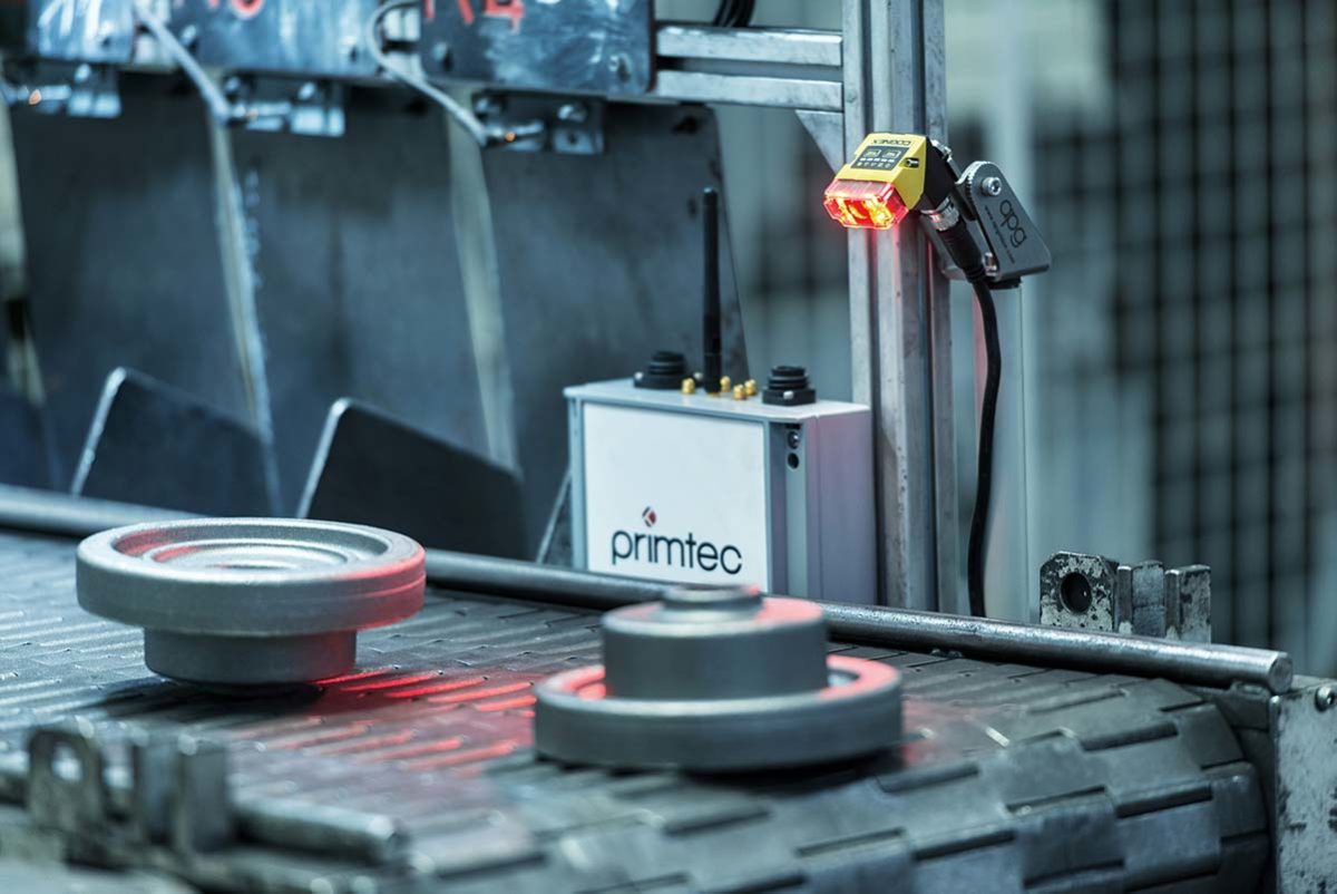 gekennzeichnete Produkte werden von einem IoT Device gesteuerten Barcode Scanner erfasst