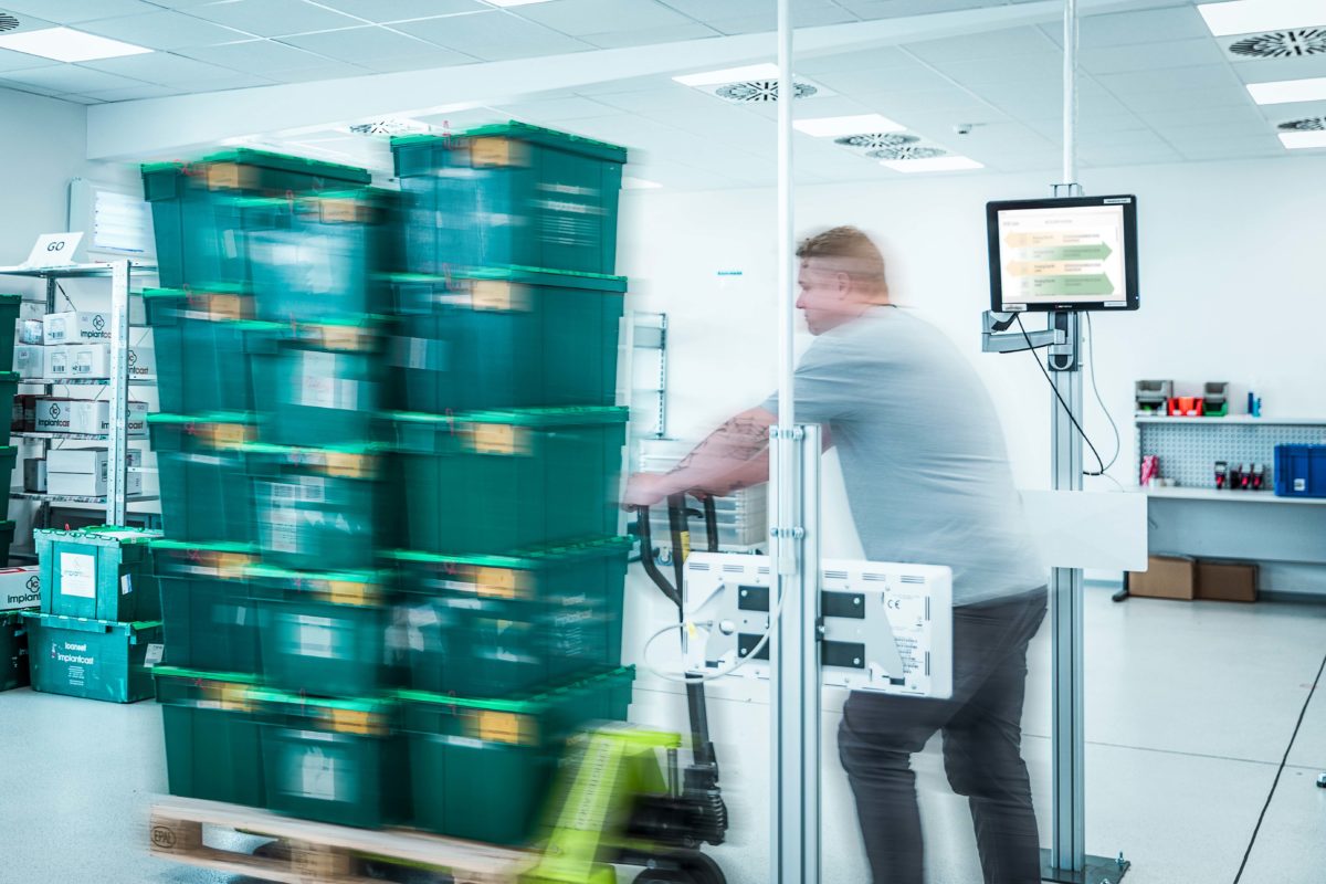 RFID Gate von primtec im Lager von implantcast