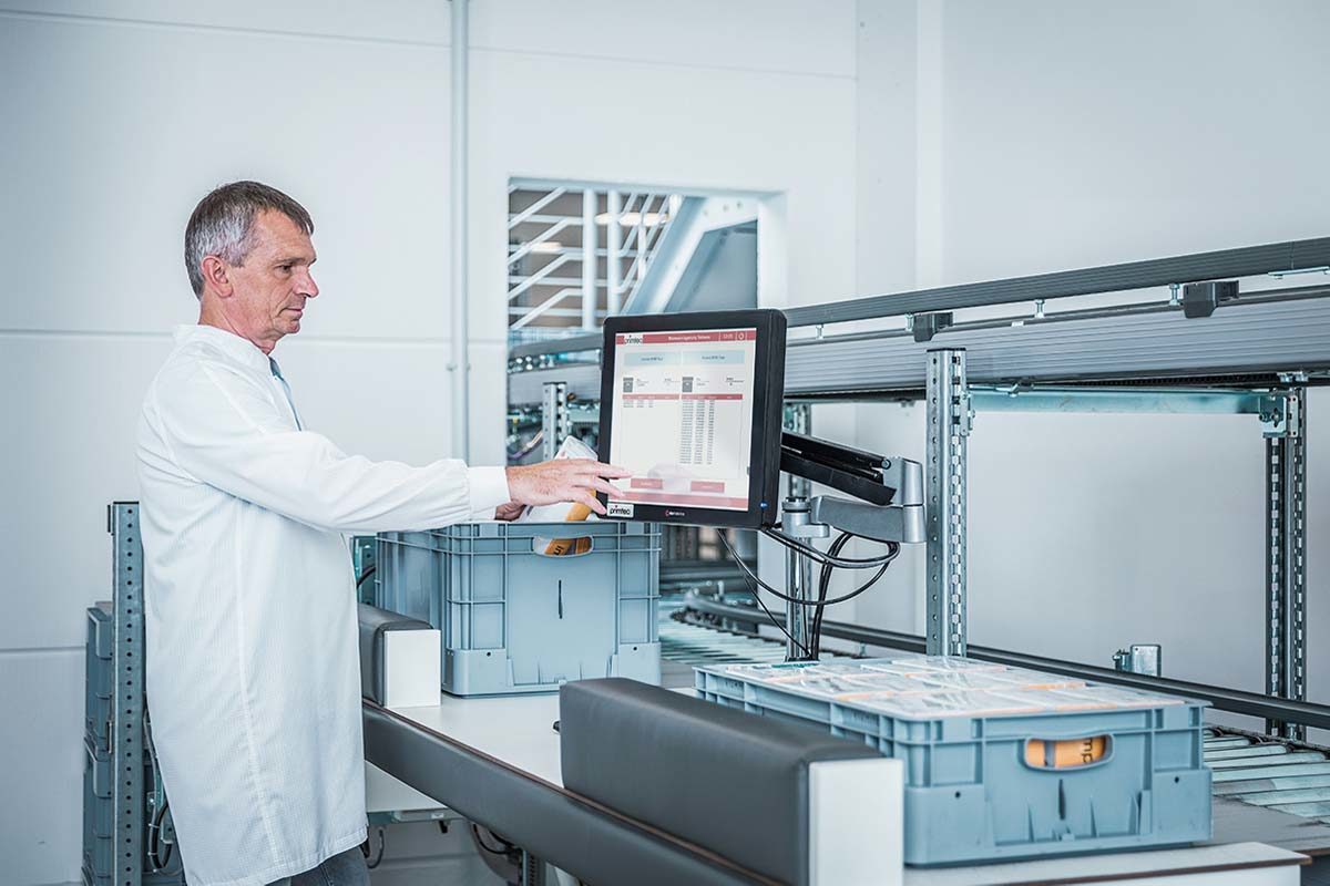 RFID Arbeitstisch zum Kommissionieren und Verpacken von Waren